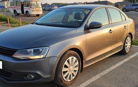 Volkswagen Jetta VI, 2011 год, 850 000 рублей, 2 фотография