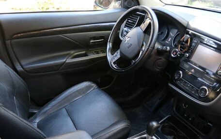 Mitsubishi Outlander III рестайлинг 3, 2017 год, 1 625 000 рублей, 4 фотография