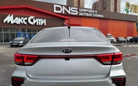 KIA Rio IV, 2018 год, 980 000 рублей, 3 фотография