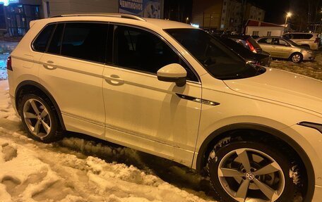 Volkswagen Tiguan II, 2021 год, 4 300 000 рублей, 2 фотография