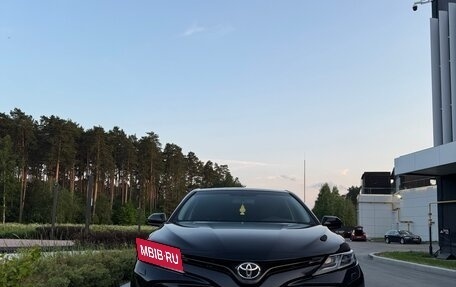 Toyota Camry, 2019 год, 3 300 000 рублей, 9 фотография