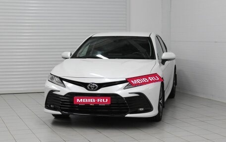 Toyota Camry, 2021 год, 2 430 000 рублей, 1 фотография