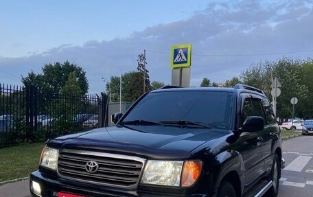 Toyota Land Cruiser 100 рестайлинг 2, 2004 год, 2 000 000 рублей, 1 фотография