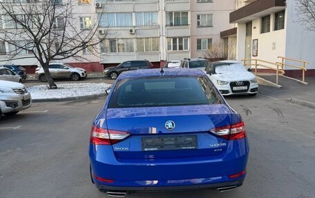 Skoda Superb III рестайлинг, 2019 год, 2 000 000 рублей, 2 фотография