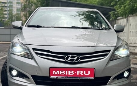 Hyundai Solaris II рестайлинг, 2015 год, 1 400 000 рублей, 1 фотография