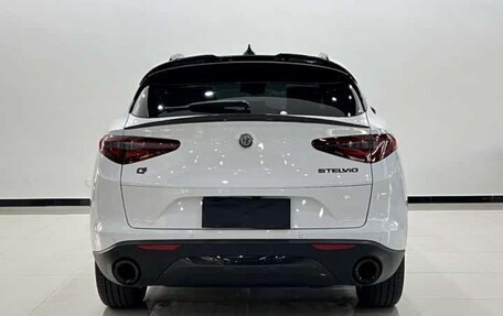 Alfa Romeo Stelvio, 2022 год, 3 020 000 рублей, 4 фотография