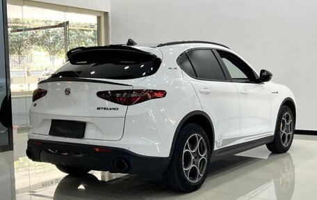 Alfa Romeo Stelvio, 2022 год, 3 020 000 рублей, 5 фотография