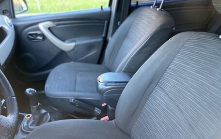 Renault Logan I, 2010 год, 390 000 рублей, 3 фотография