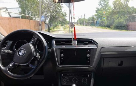 Volkswagen Tiguan II, 2018 год, 2 350 000 рублей, 5 фотография