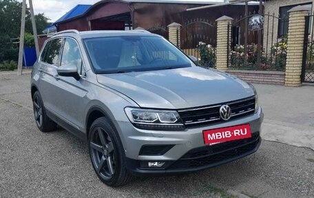 Volkswagen Tiguan II, 2018 год, 2 350 000 рублей, 2 фотография