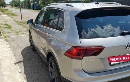 Volkswagen Tiguan II, 2018 год, 2 350 000 рублей, 3 фотография