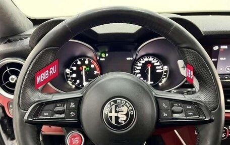Alfa Romeo Stelvio, 2022 год, 3 020 000 рублей, 7 фотография