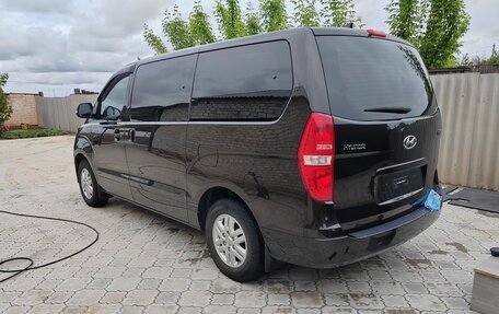 Hyundai H-1 II рестайлинг, 2018 год, 2 350 000 рублей, 2 фотография