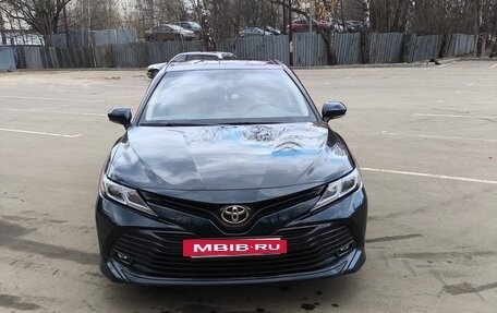 Toyota Camry, 2018 год, 2 420 000 рублей, 4 фотография