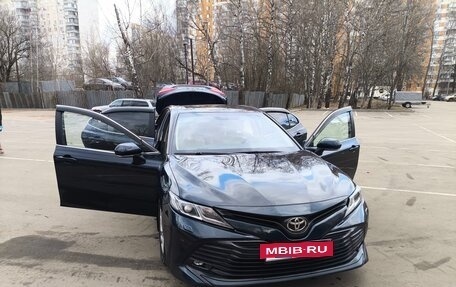 Toyota Camry, 2018 год, 2 420 000 рублей, 5 фотография