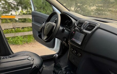 Renault Logan II, 2016 год, 700 000 рублей, 6 фотография
