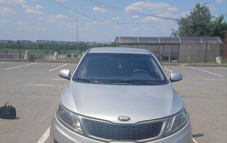 KIA Rio III рестайлинг, 2013 год, 550 000 рублей, 2 фотография