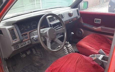Nissan Terrano II рестайлинг, 1990 год, 650 000 рублей, 5 фотография