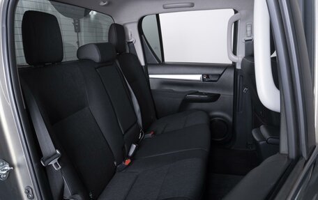 Toyota Hilux VIII, 2023 год, 6 799 000 рублей, 7 фотография