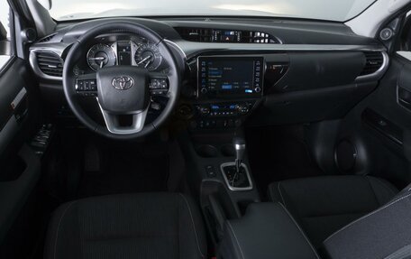 Toyota Hilux VIII, 2023 год, 6 799 000 рублей, 6 фотография