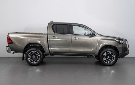 Toyota Hilux VIII, 2023 год, 6 799 000 рублей, 5 фотография