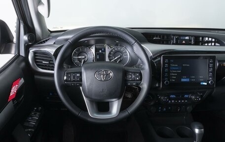Toyota Hilux VIII, 2023 год, 6 799 000 рублей, 13 фотография
