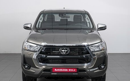 Toyota Hilux VIII, 2023 год, 6 799 000 рублей, 3 фотография