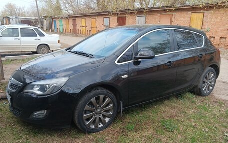 Opel Astra J, 2011 год, 800 000 рублей, 2 фотография