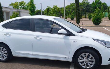 Hyundai Solaris II рестайлинг, 2019 год, 1 350 000 рублей, 3 фотография