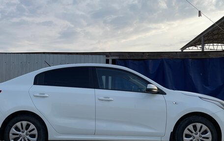 KIA Rio IV, 2018 год, 1 290 000 рублей, 2 фотография