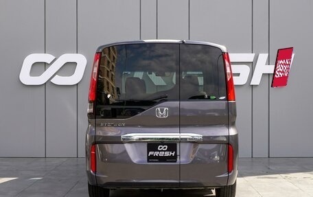 Honda Stepwgn IV, 2018 год, 2 100 000 рублей, 4 фотография