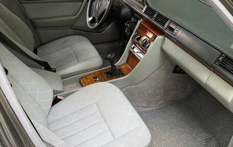 Mercedes-Benz E-Класс, 1994 год, 1 050 000 рублей, 4 фотография