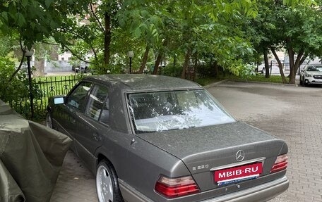 Mercedes-Benz E-Класс, 1994 год, 1 050 000 рублей, 3 фотография