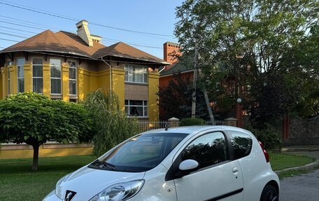 Peugeot 107 I рестайлинг, 2011 год, 610 000 рублей, 2 фотография