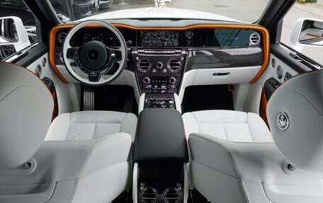 Rolls-Royce Cullinan, 2025 год, 56 000 000 рублей, 5 фотография