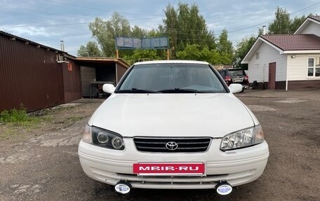 Toyota Camry, 2000 год, 450 000 рублей, 2 фотография