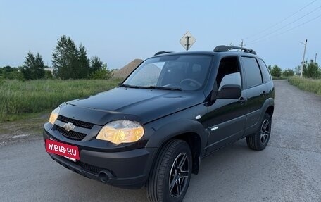 Chevrolet Niva I рестайлинг, 2011 год, 559 000 рублей, 3 фотография