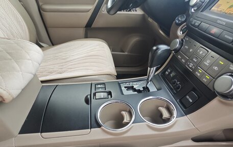 Toyota Highlander III, 2012 год, 2 000 000 рублей, 6 фотография