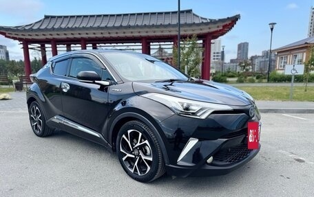 Toyota C-HR I рестайлинг, 2018 год, 2 300 000 рублей, 3 фотография