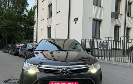 Toyota Camry, 2016 год, 1 990 000 рублей, 2 фотография