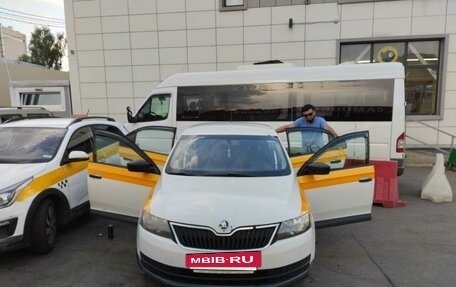Skoda Rapid I, 2015 год, 535 000 рублей, 2 фотография