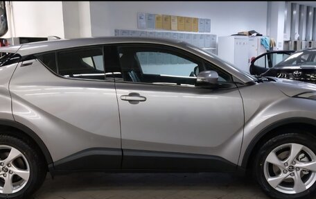 Toyota C-HR I рестайлинг, 2019 год, 2 200 000 рублей, 3 фотография