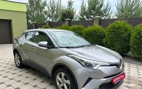 Toyota C-HR I рестайлинг, 2019 год, 2 200 000 рублей, 2 фотография