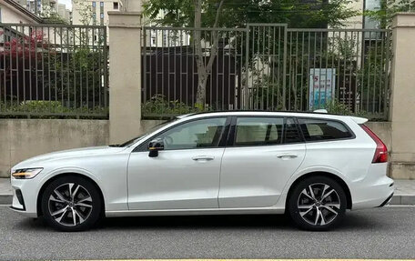 Volvo V60 II, 2022 год, 2 990 080 рублей, 4 фотография