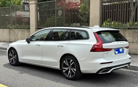 Volvo V60 II, 2022 год, 2 990 080 рублей, 3 фотография