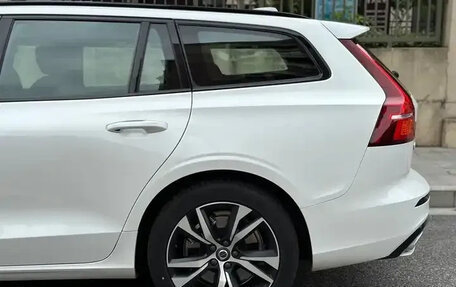 Volvo V60 II, 2022 год, 2 990 080 рублей, 6 фотография