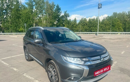 Mitsubishi Outlander III рестайлинг 3, 2016 год, 1 880 000 рублей, 5 фотография