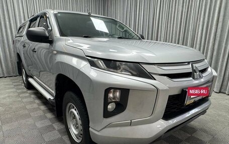 Mitsubishi L200 IV рестайлинг, 2019 год, 1 870 000 рублей, 3 фотография