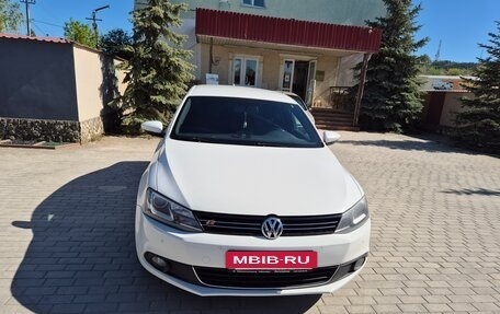 Volkswagen Jetta VI, 2014 год, 1 380 000 рублей, 2 фотография
