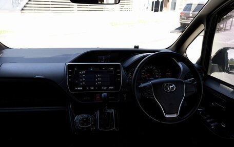 Toyota Noah III, 2018 год, 2 316 080 рублей, 6 фотография